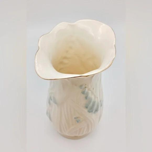 Delicate Floral Porcelain Vase made in Ireland 🇮🇪 by Belleek, Beautiful! - Picture 3 of 5